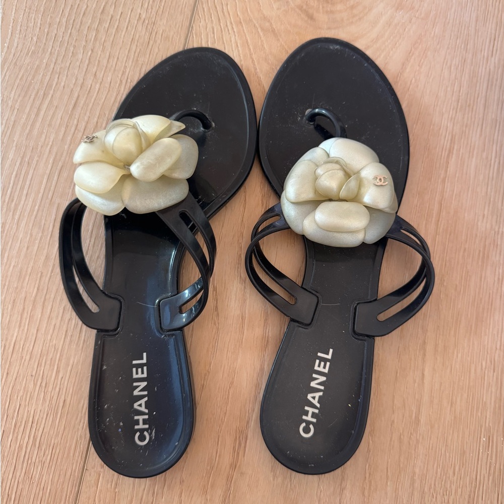 chanel flower sandal